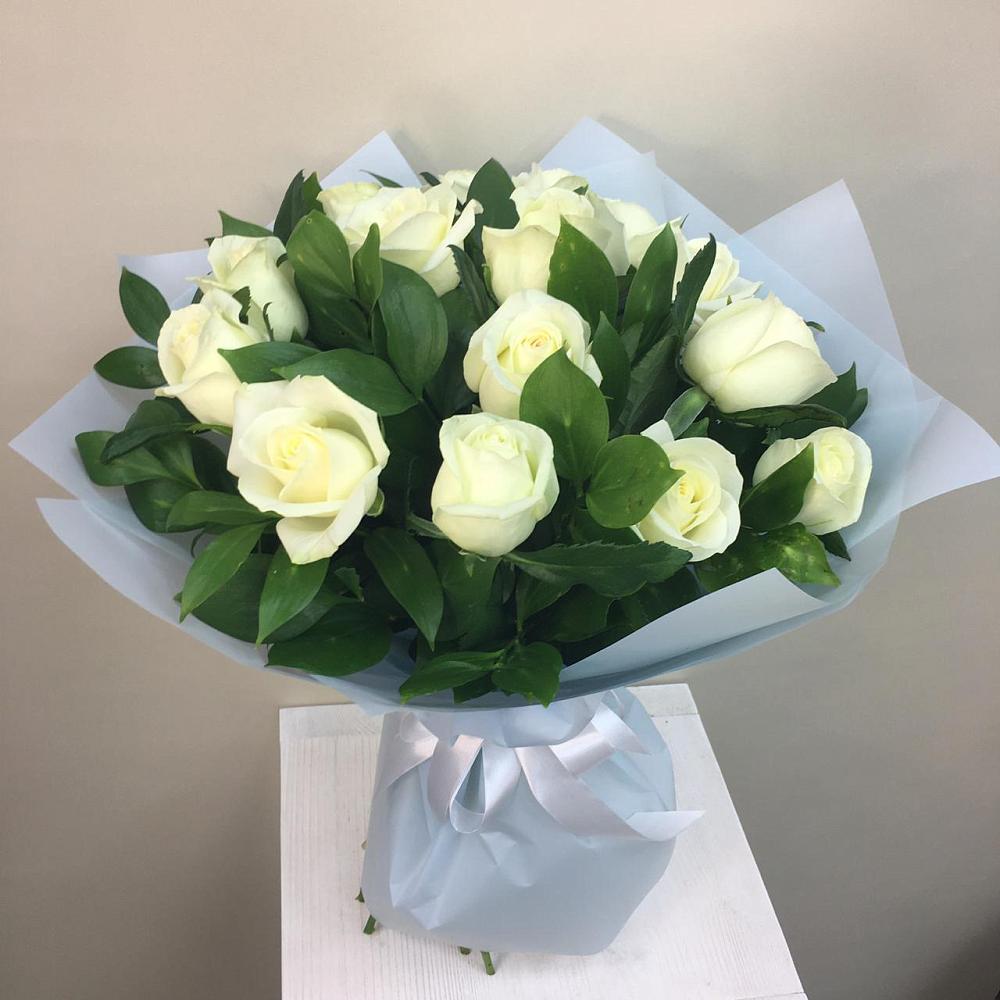 Букет 15 Белых роз Проуд в Сырково