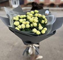 Букет Белые кустовые розы Солинеро в Сырково