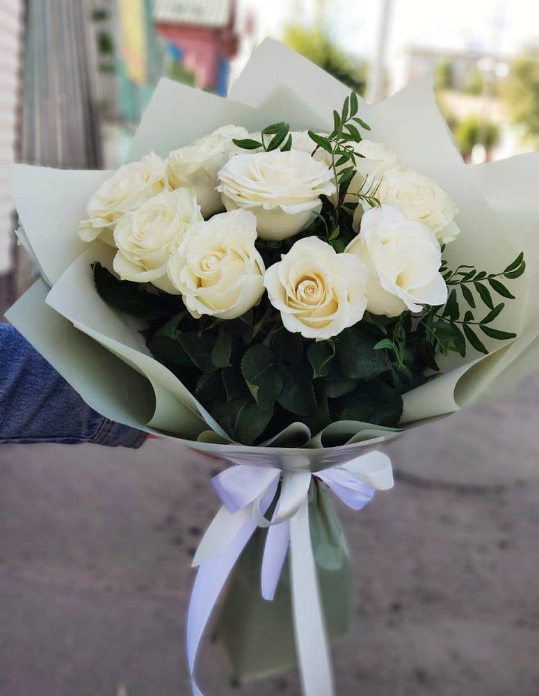 Букет Белые розы Проуд в Сырково