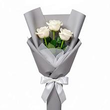 Букет 3 белые розы в Сырково