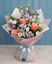 Букет цветов из:  Лизиантусы, Розы, Альстромерии и Гипсофила в Сырково