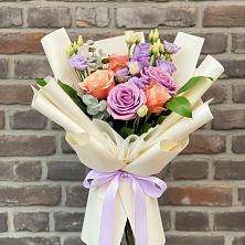 Букет цветов из:  Лизиантусы и Розы в Сырково