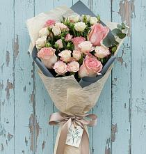 Букет цветов из:  Розы в Сырково
