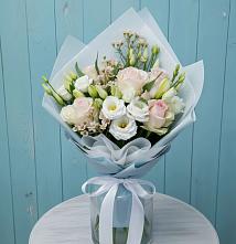 Букет цветов из:  Розы и Лизиантусы в Сырково