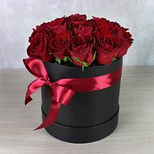 Цветочная композиция из Розы в шляпной коробке в Сырково