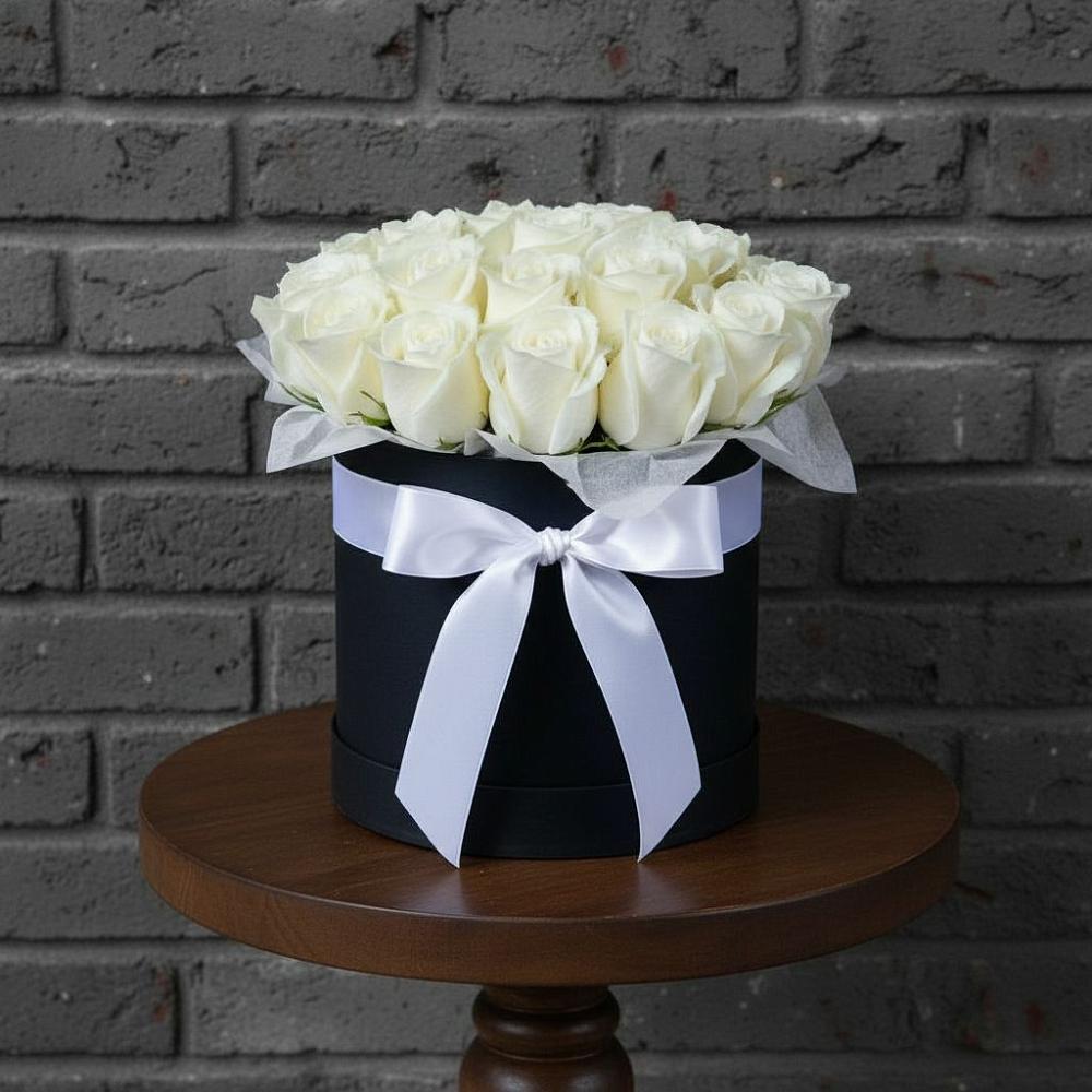 Цветочная композиция из Розы в шляпной коробке в Сырково