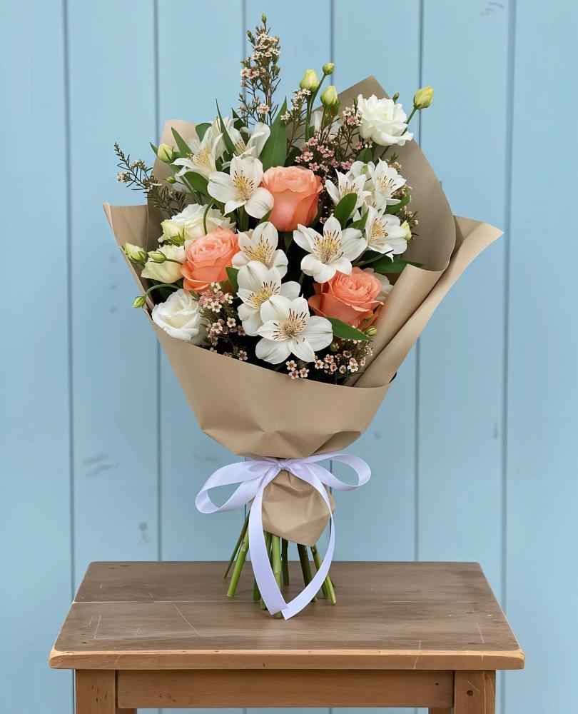 Букет цветов из: Альстромерии, Лизиантусы, Розы и Хризантемы в Сырково