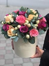 Цветочная композиция из Розы в шляпной коробке в Сырково