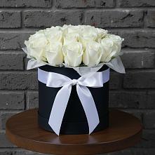 Цветочная композиция из Розы в шляпной коробке в Сырково